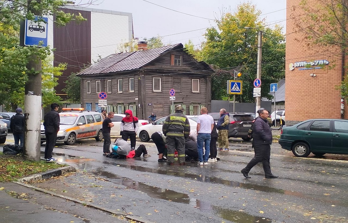 На пешеходном переходе в Твери сбили двух несовершеннолетних девушек –  Новости Твери и городов Тверской области сегодня - Afanasy.biz – Тверские  новости. Новости Твери. Тверь новости. Новости. Новости сегодня. Новости  Твери сегодня.