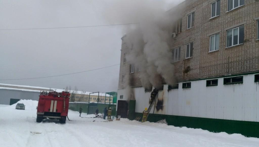 Пожар на складе с обувью произошел в Кимрах Тверской области