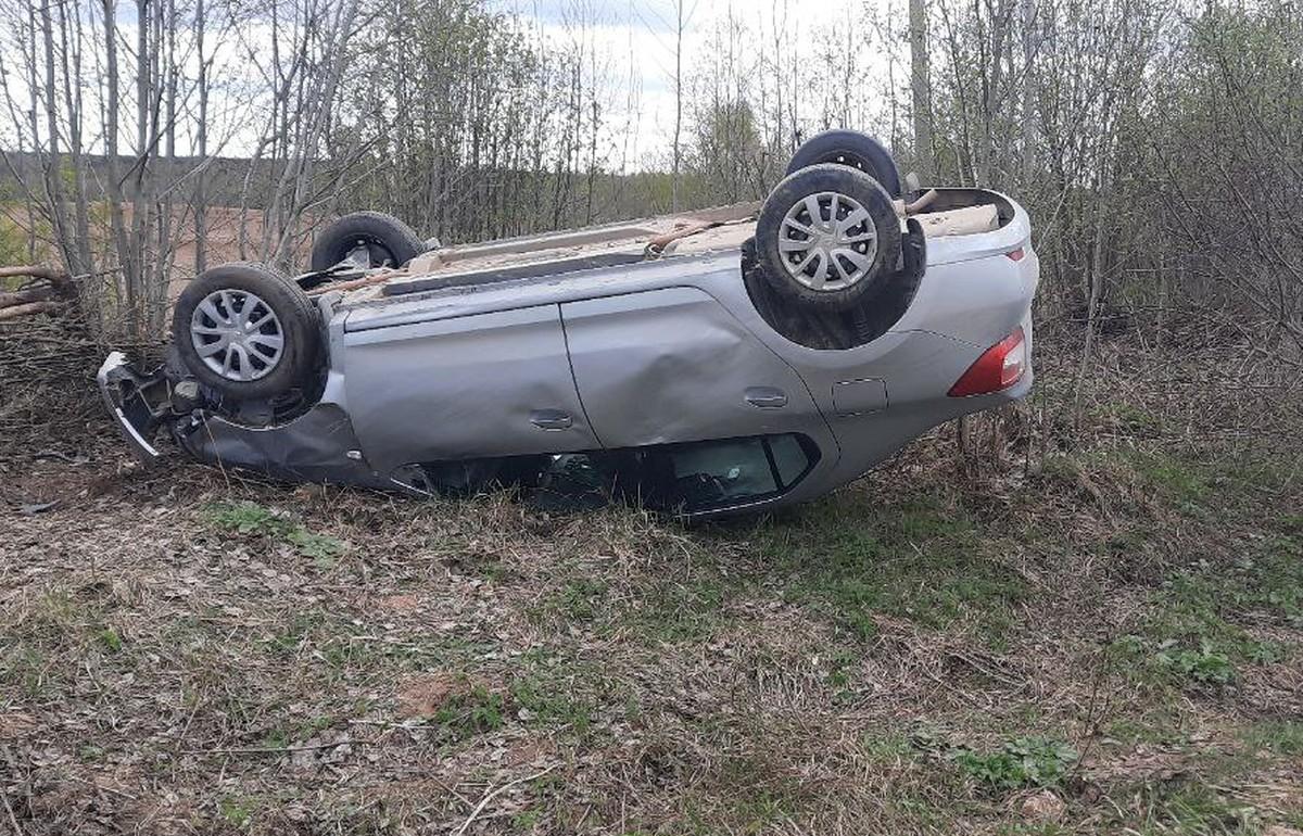 В Лесном округе легковушка вылетела в кювет и опрокинулась