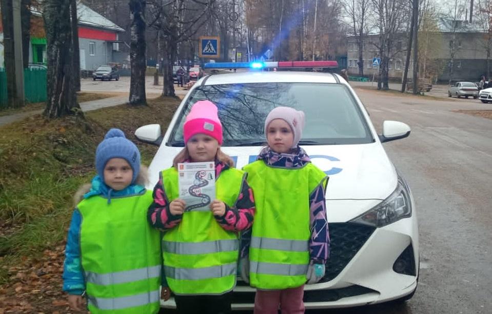 В Тверской области сотрудники Госавтоинспекции совместно с воспитанниками детского сада провели профилактическую акцию