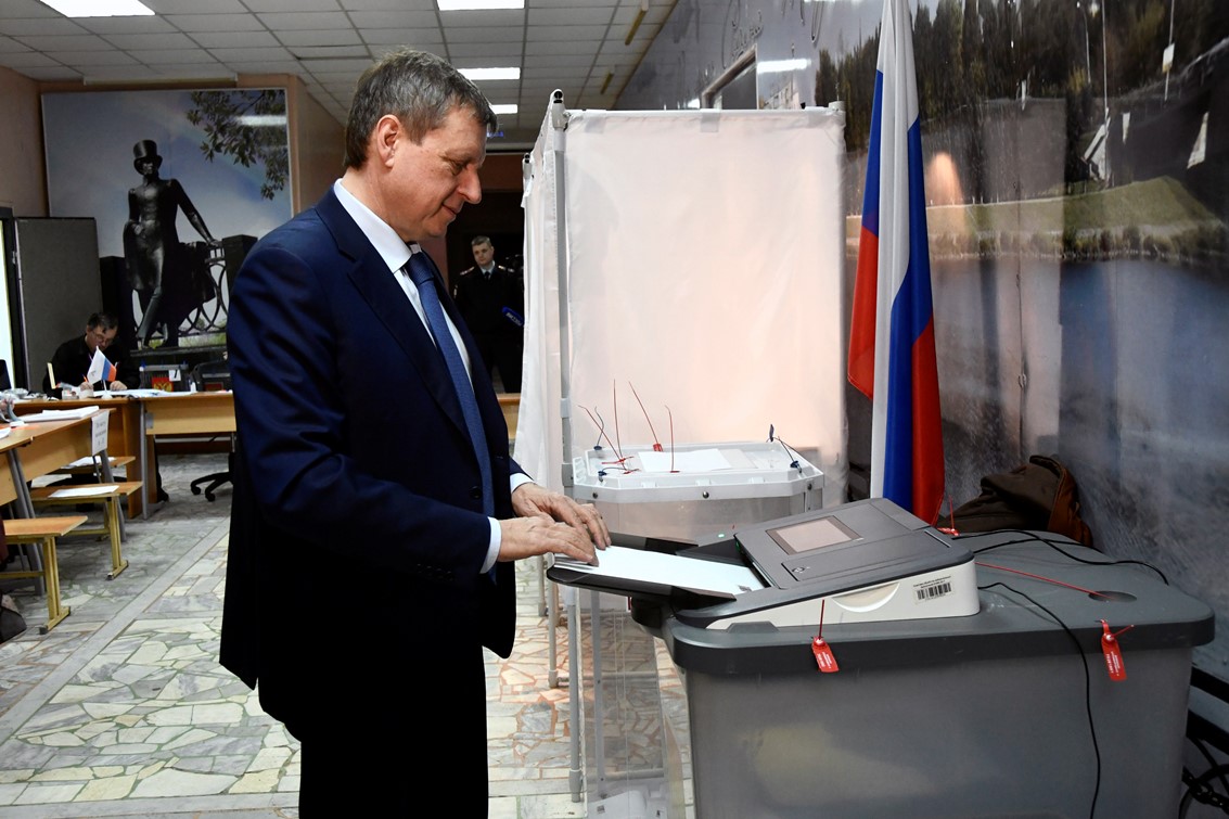 Тверской сенатор Андрей Епишин проголосовал на выборах Президента России