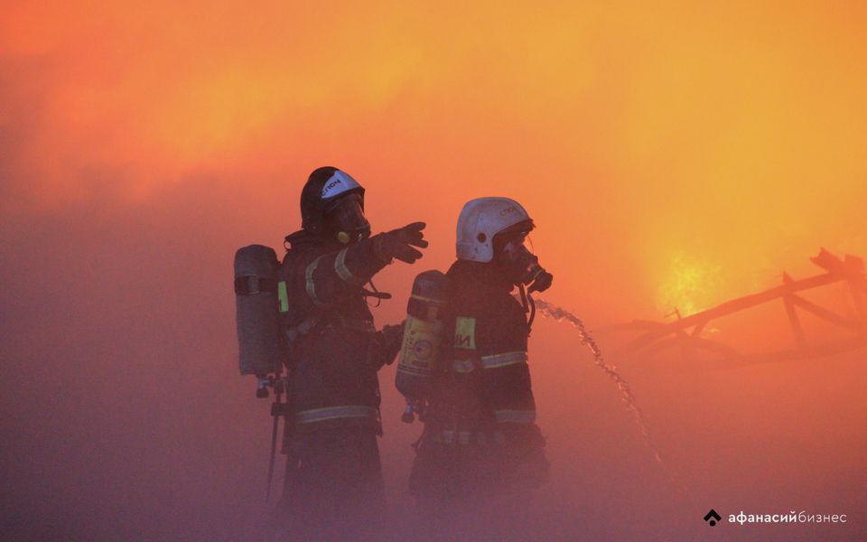В Белом огонь уничтожил жилой дом: одного человека госпитализировали