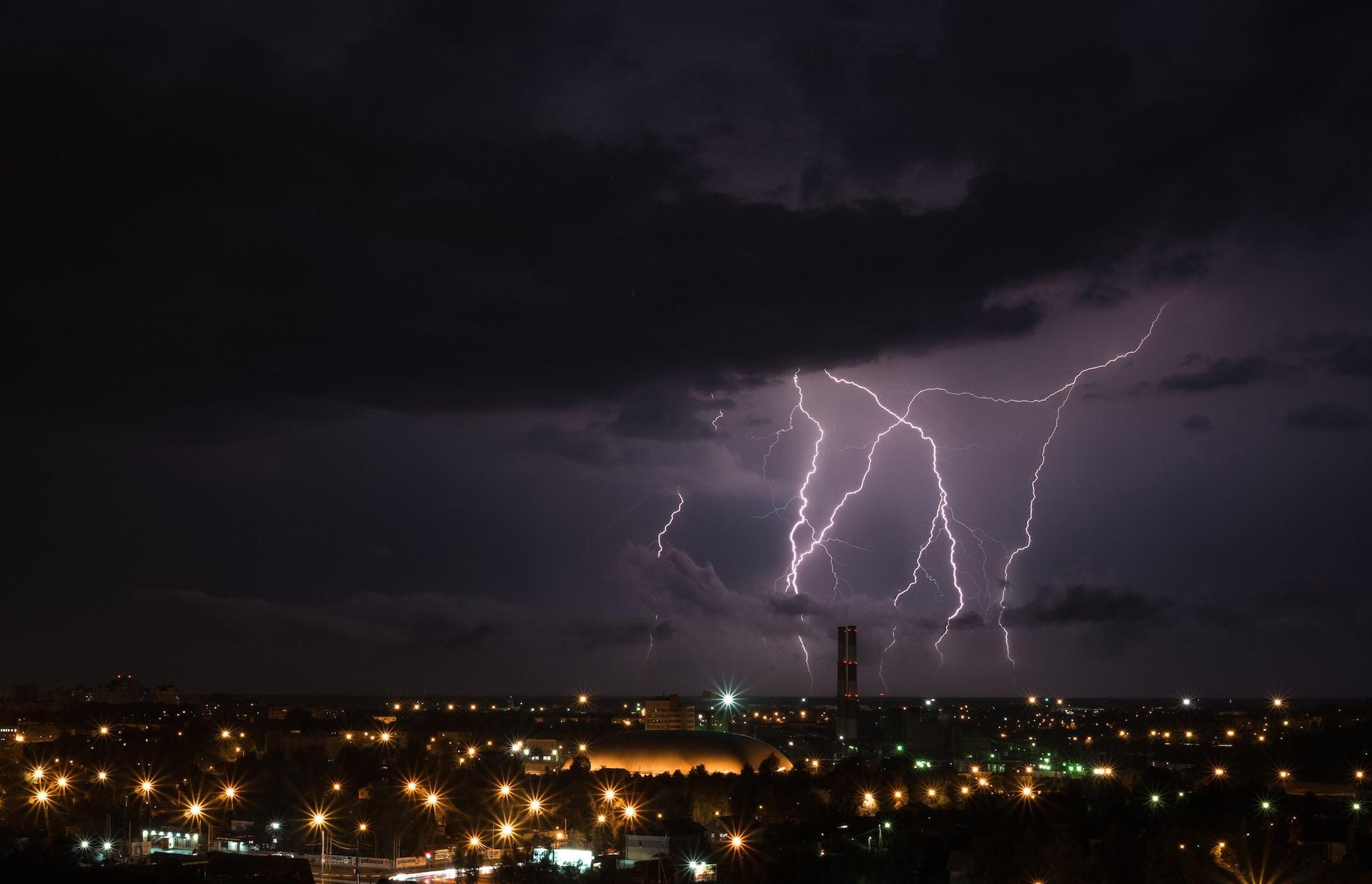 В Тверской области объявлено штормовое предупреждение из-за грозы