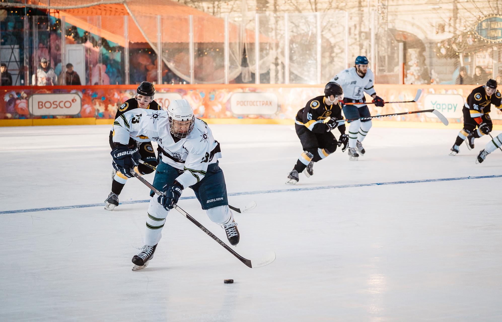 Тверские хоккеисты победили команду из Белгорода на ГУМ-катке в Москве