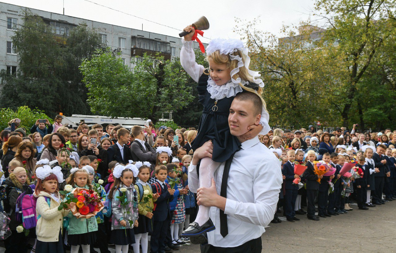 В 2024 году в Тверской области планируется обеспечить бесплатной школьной формой более 27 тысяч детей из многодетных семей 