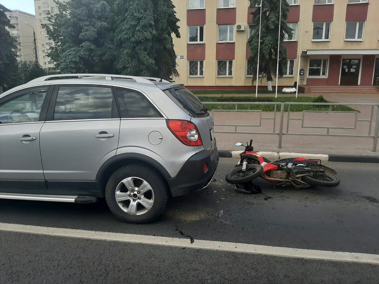 Нетрезвый водитель скутера попал в ДТП в Твери
