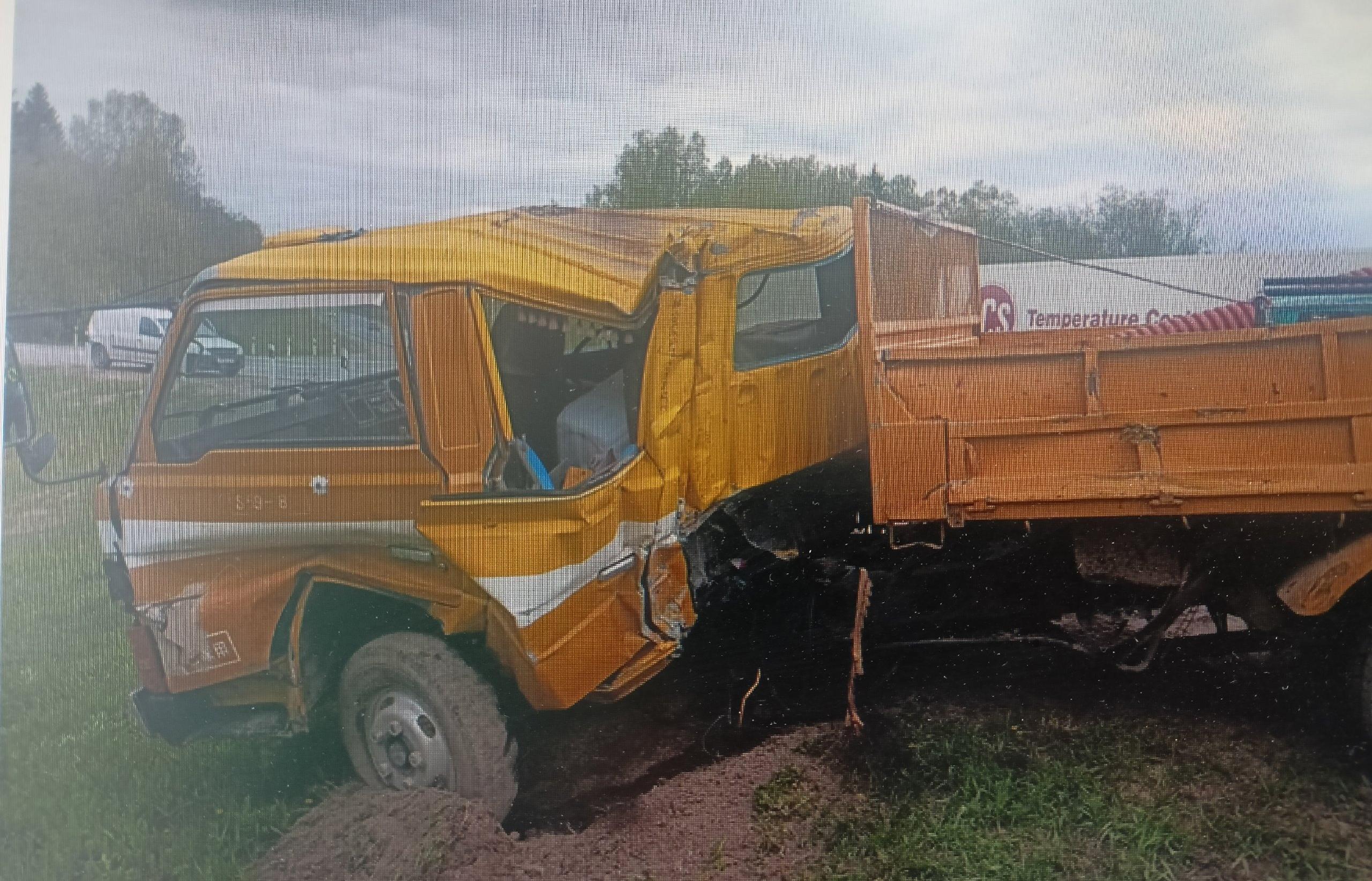 В Тверской области на М9 столкнулись тягач и грузовик