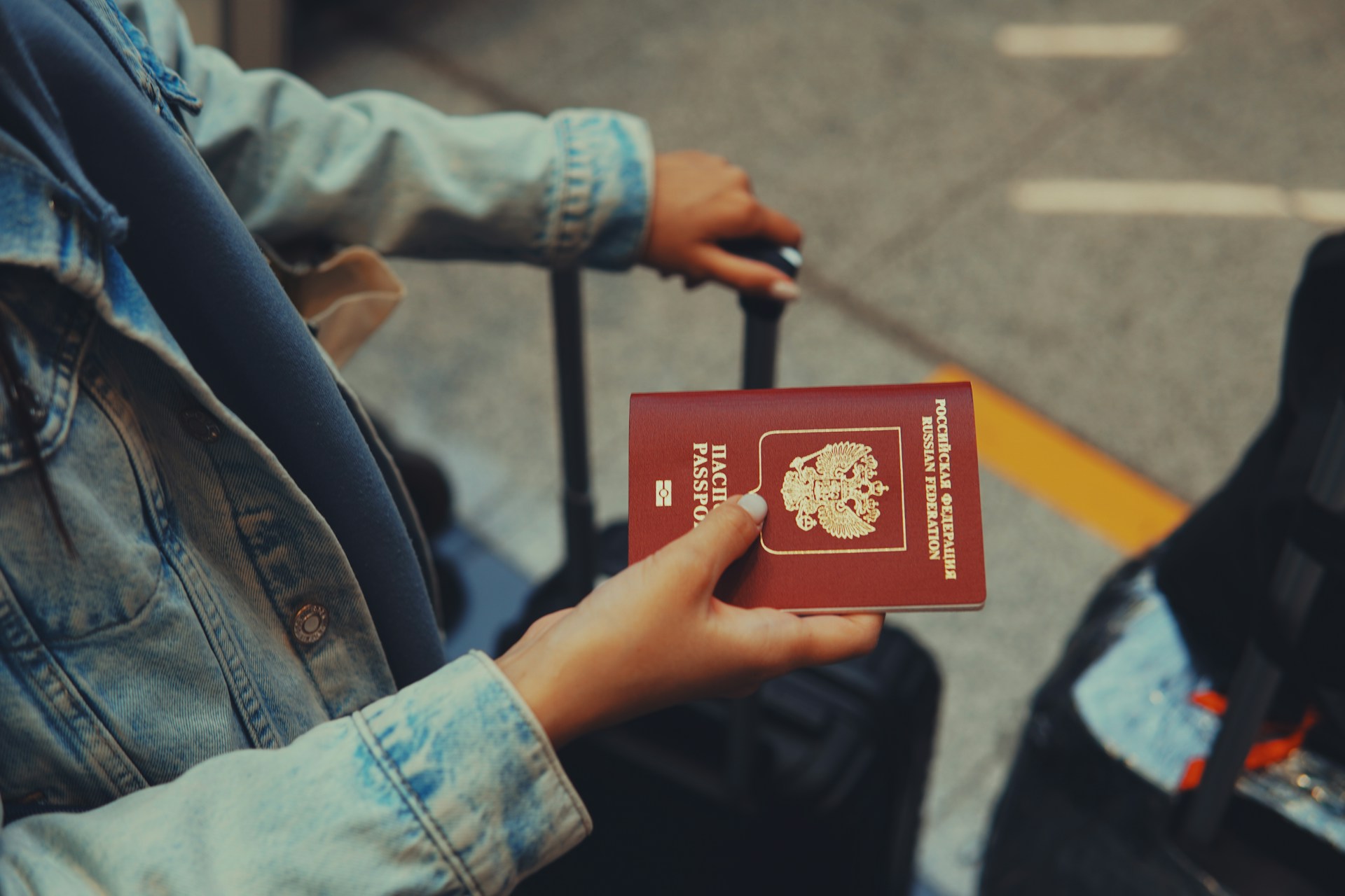 Жителей Тверской области просят проверить свои загранпаспорта 