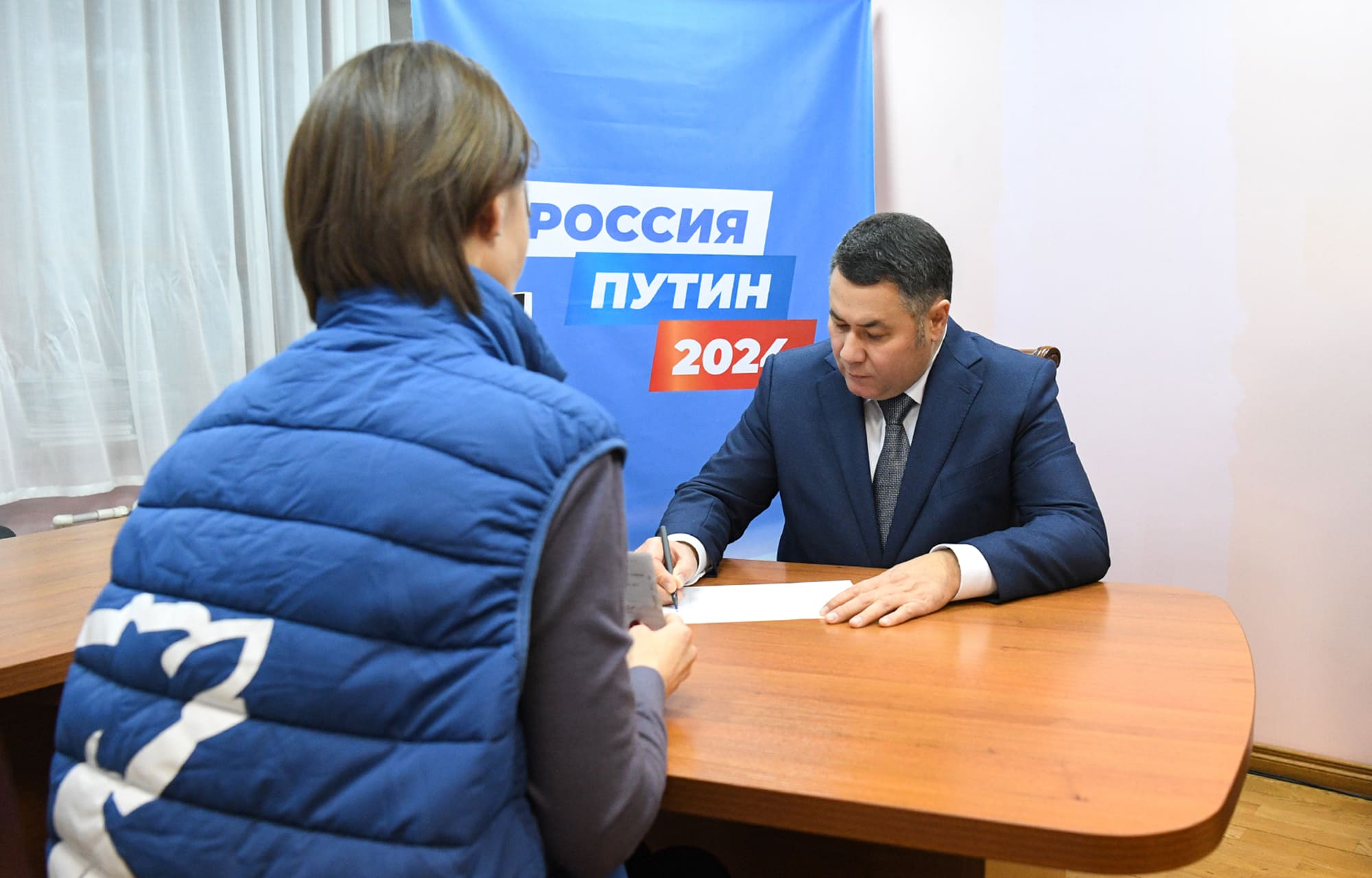 Губернатор Тверской области Игорь Руденя поставил подпись в поддержку выдвижения Владимира Путина на президентские выборы