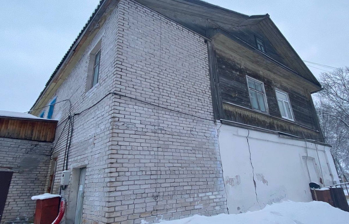 Александр Бастрыкин взял на контроль ситуацию с аварийным домом в Торопце