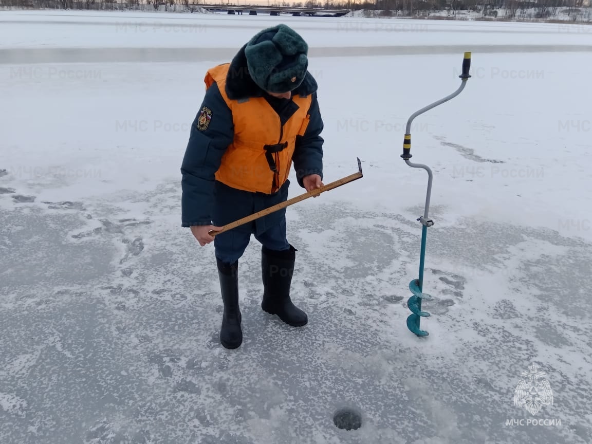 МЧС измерило толщину льда на реках и озерах Тверской области 