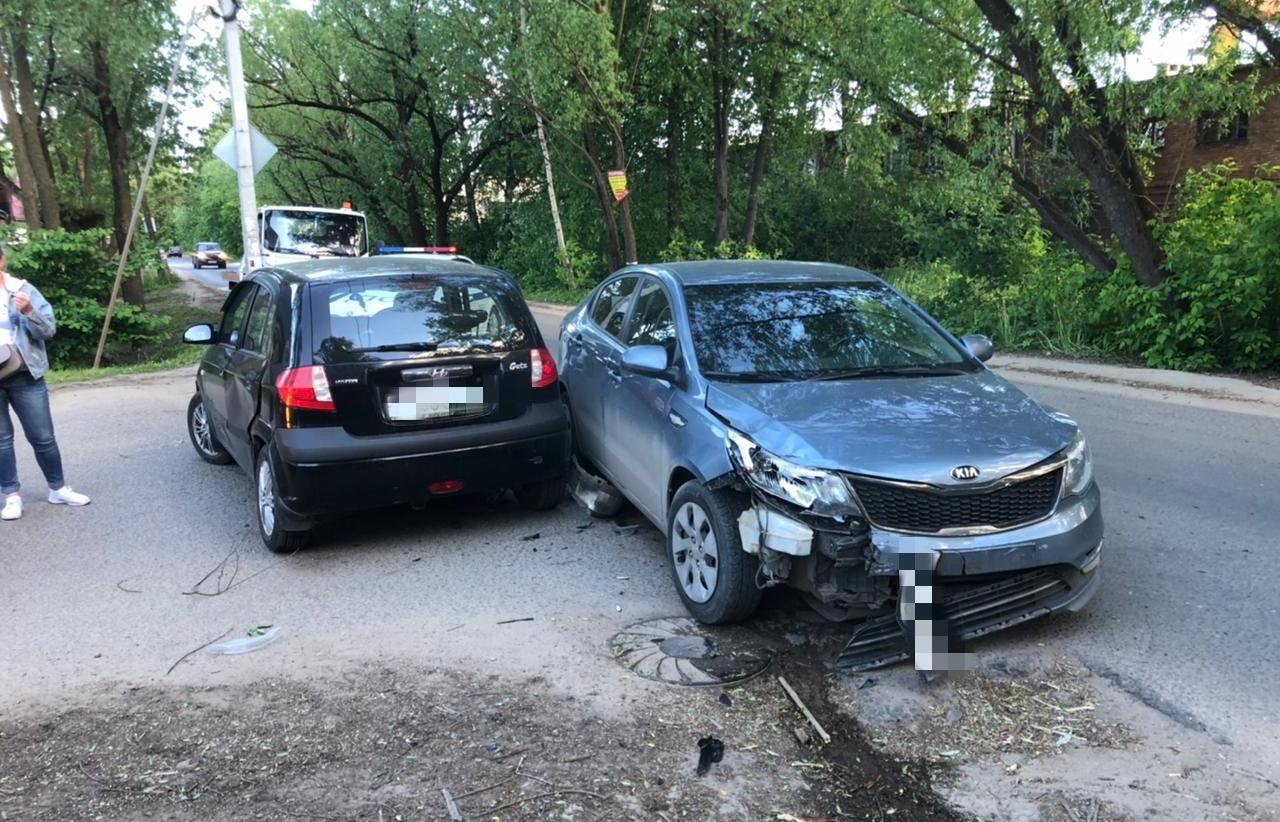 Из-за грубого нарушения ПДД три машины столкнулись в Пролетарском районе Твери
