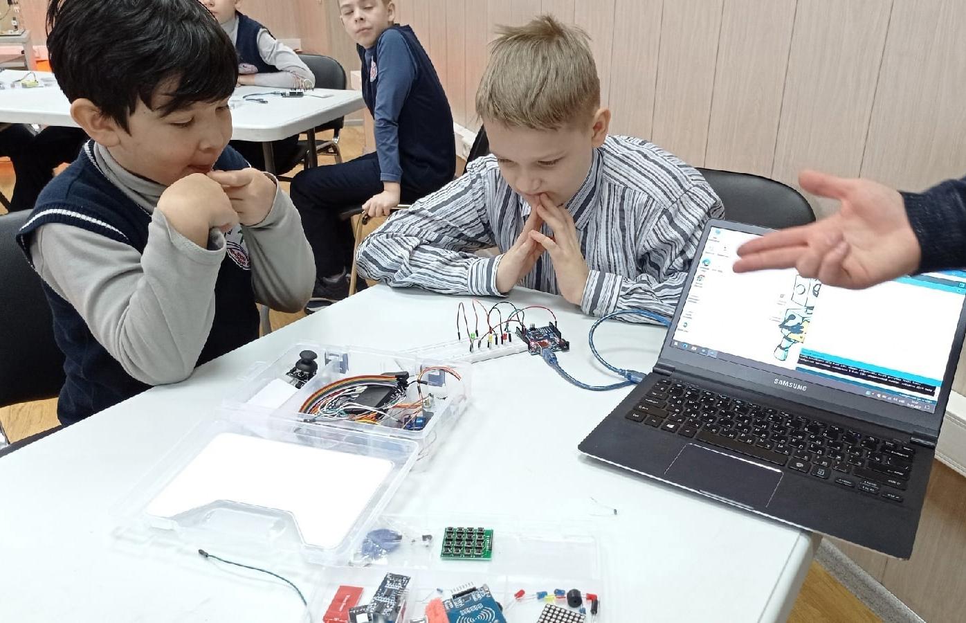 В центре «Технополис» ТвГТУ прошли мастер-классы по робототехнике для школьников - новости Афанасий