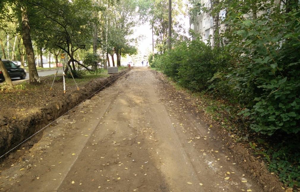 В Твери делают пешеходную дорогу к школе №44, которую не ремонтировали более 20 лет 
