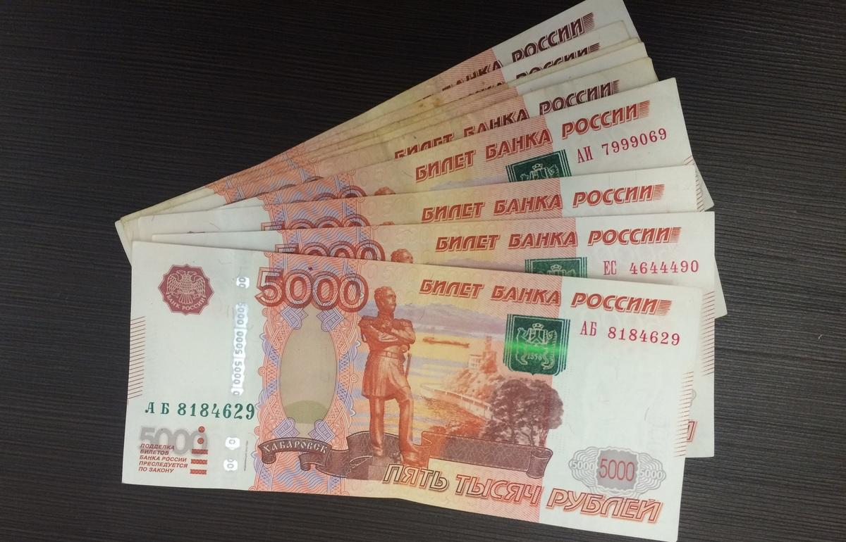 В Сонково прокуратура помогла вернуть зарплаты 15 сотрудникам местной УК 