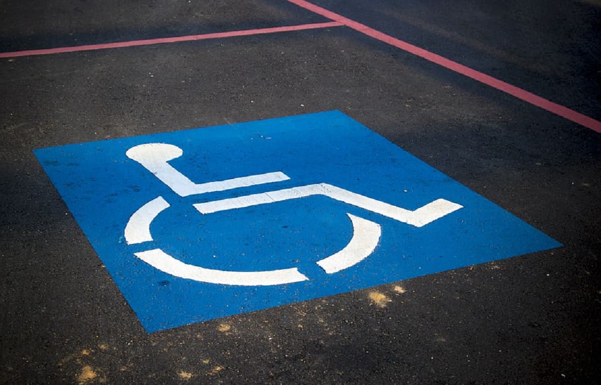 Прокуратура потребовала в Калязине организовать места для парковки инвалидов