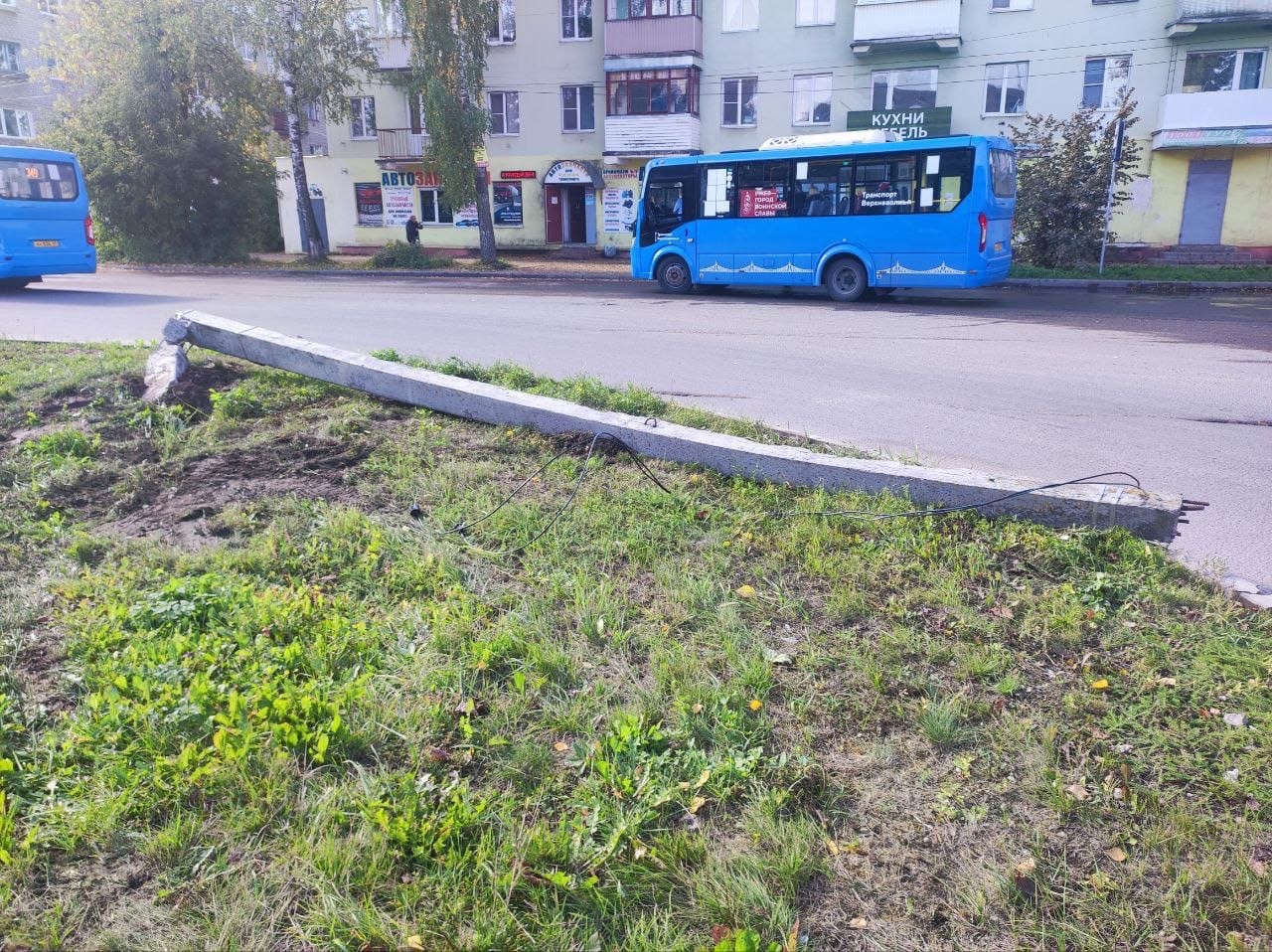 Ржев сегодня новости происшествие. Поваленный столб бетонный.