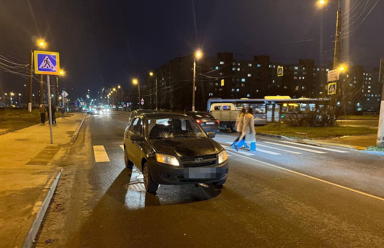 В Твери на улице Можайского на пешеходном переходе сбили девушку