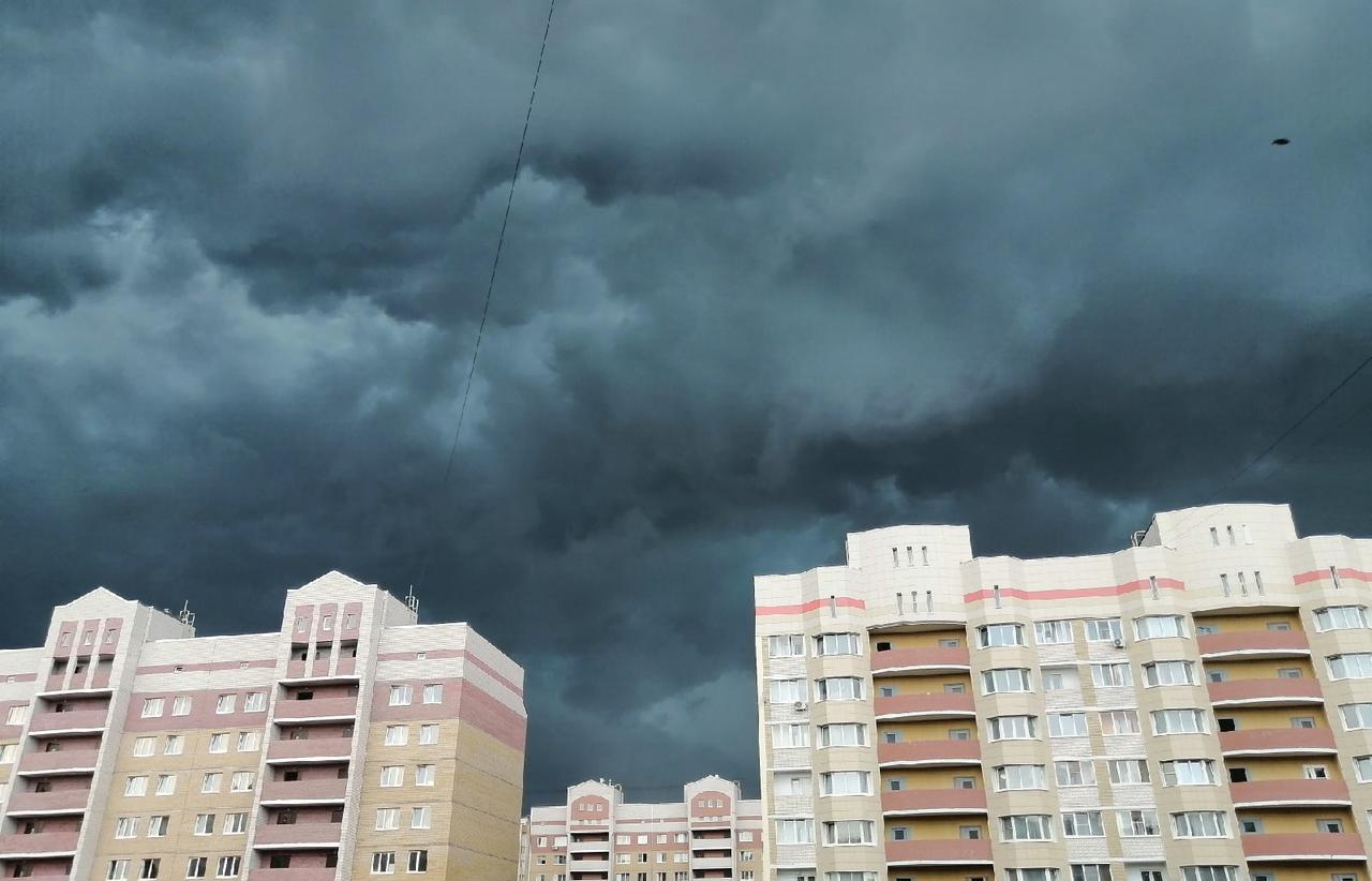 Штормовое предупреждение из-за гроз и шквалистого ветра объявлено 27-28 июня в Тверской области