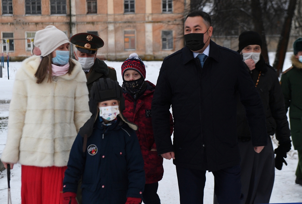 Игорь Руденя надел маску и исполнил желания детей в Тверской области 