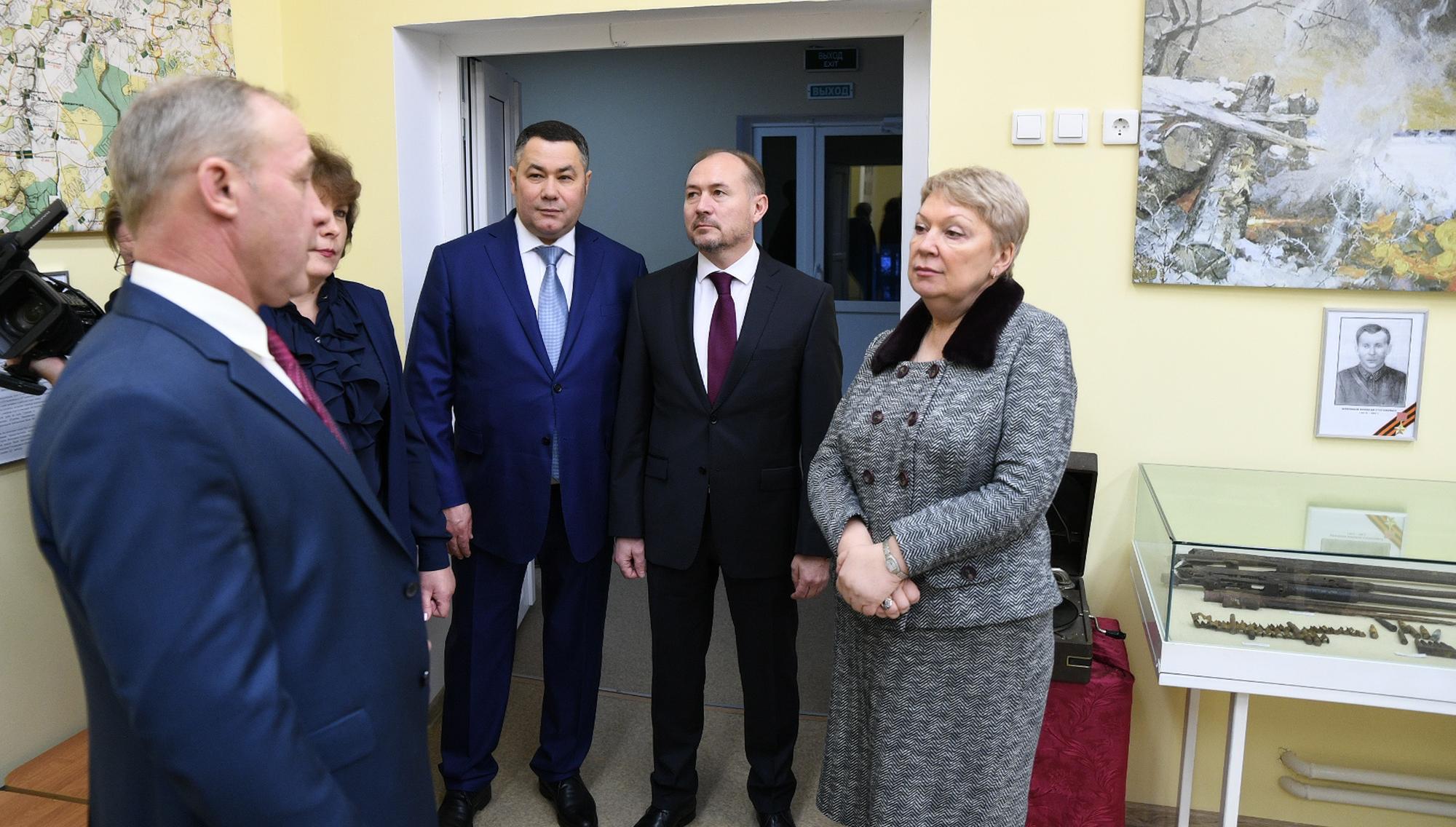 Министр просвещения РФ Ольга Васильева и губернатор Тверской области посетили новую школу в Старицком районе