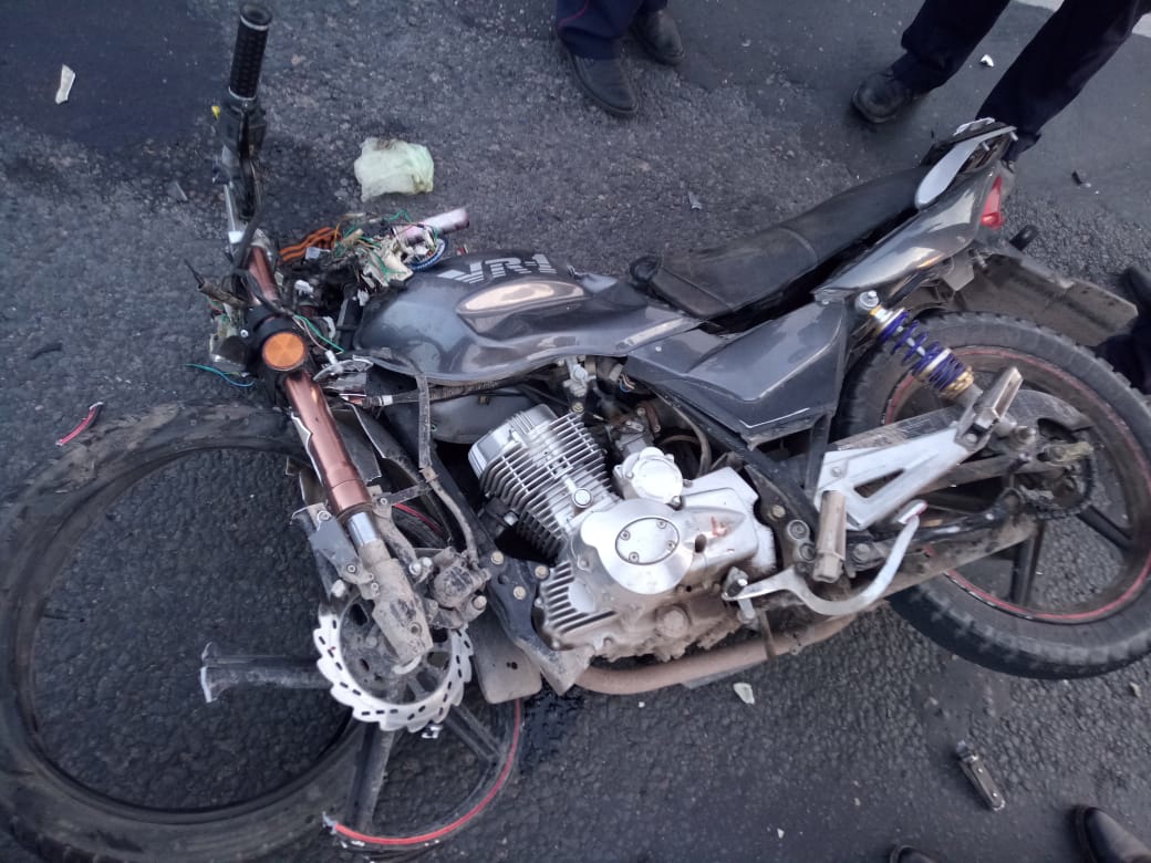 В Тверской области автомобилист не уступил дорогу мотоциклу, двое пострадали 