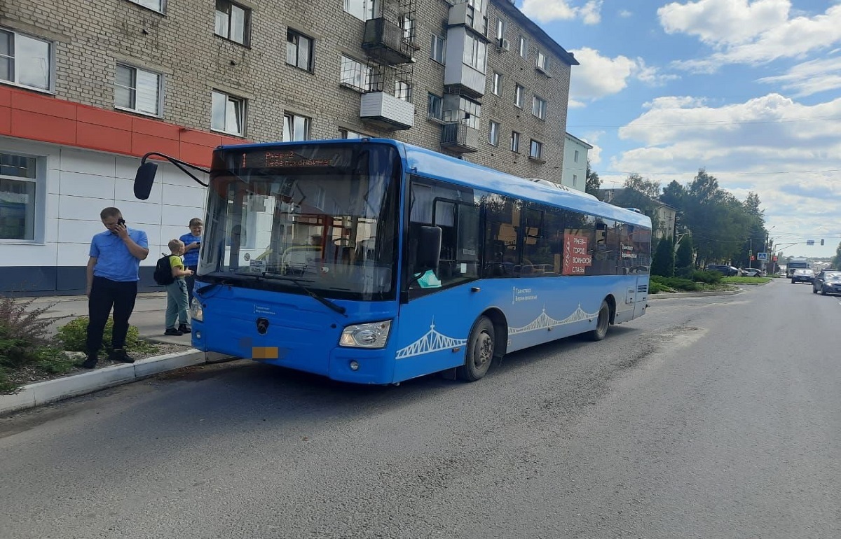 Во Ржеве, упав в автобусе, пострадала пассажирка