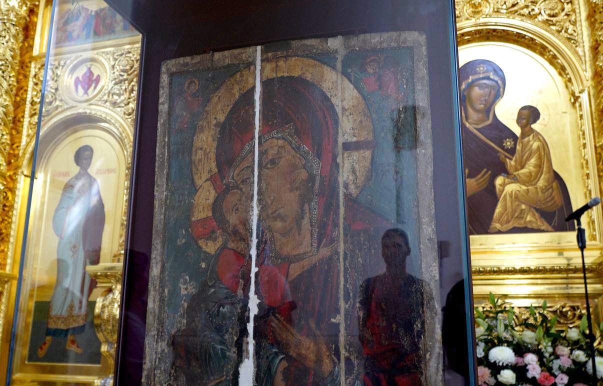 В Спасо-Преображенском соборе Твери находится древнейшая икона Верхневолжья – чудотворная Страстная-Кашинская икона Божией Матери