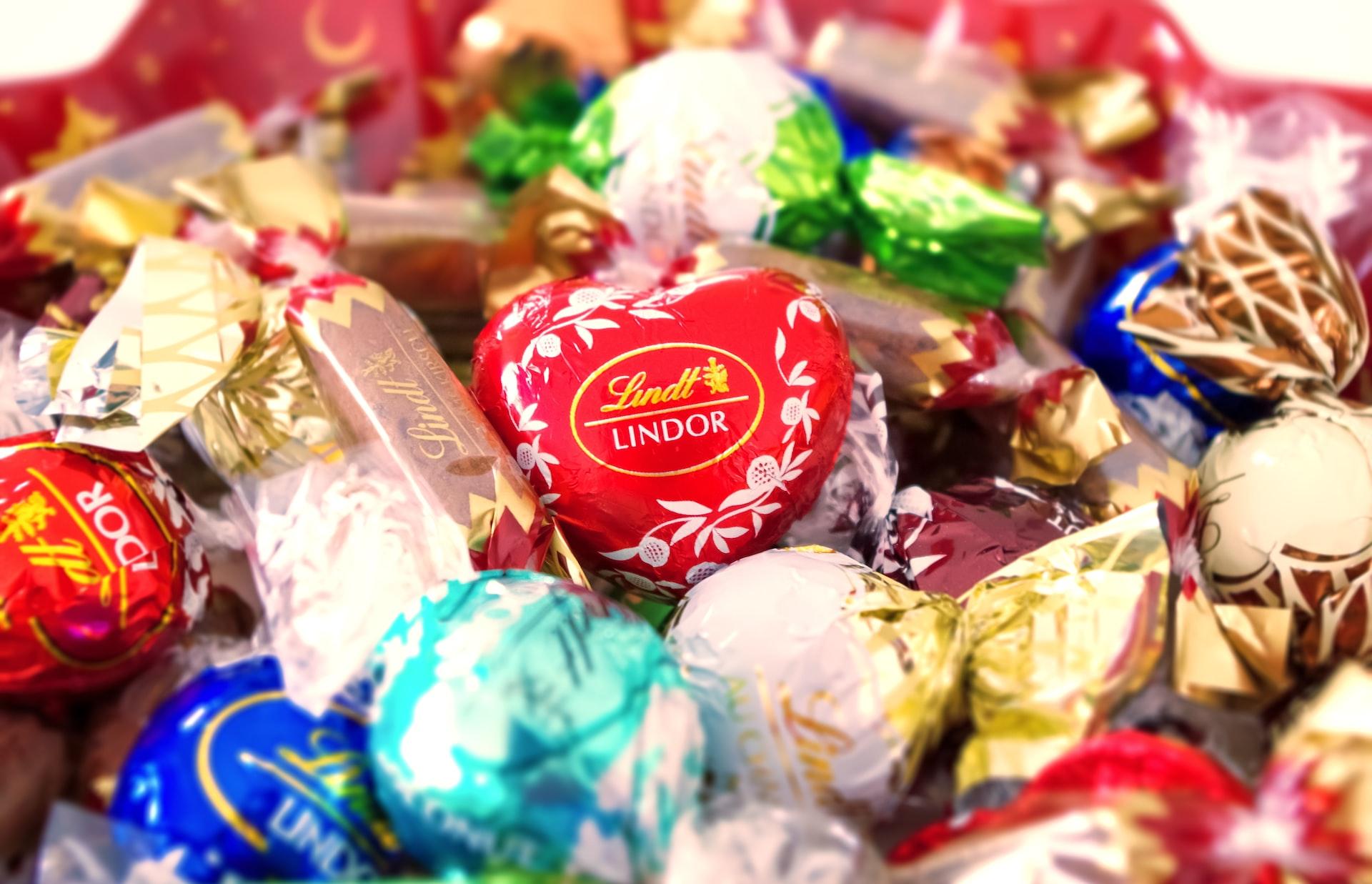 Шоколадные конфеты и еще два десятка продуктов подорожали в Тверской области перед Новым годом  - новости Афанасий