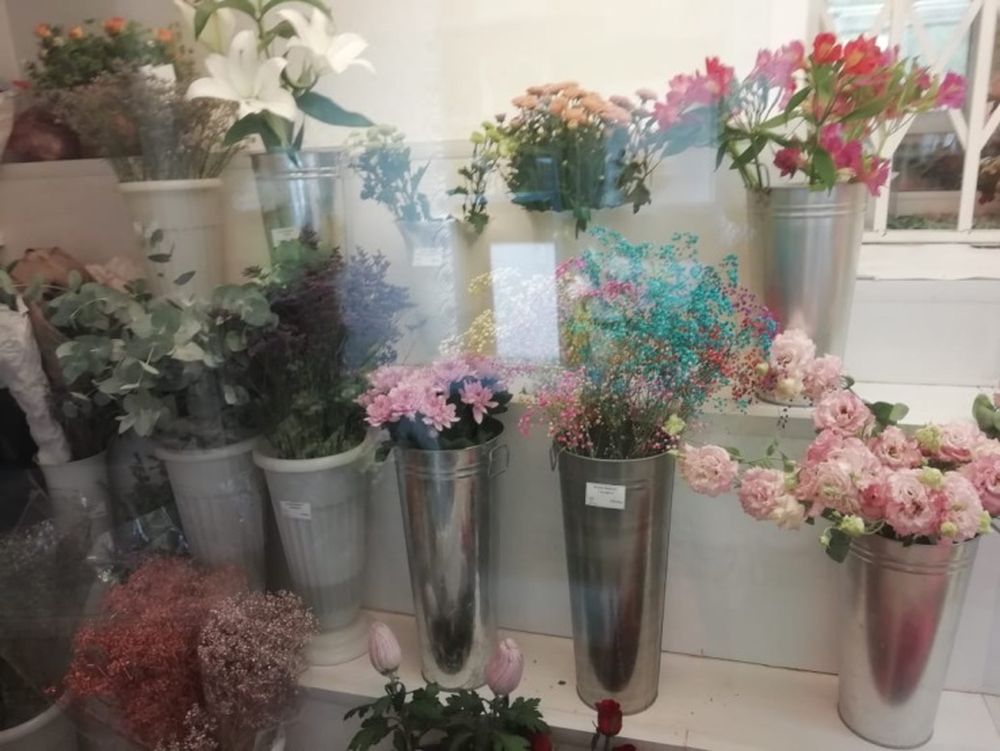 В трех магазинах Твери обследована цветочная продукция
