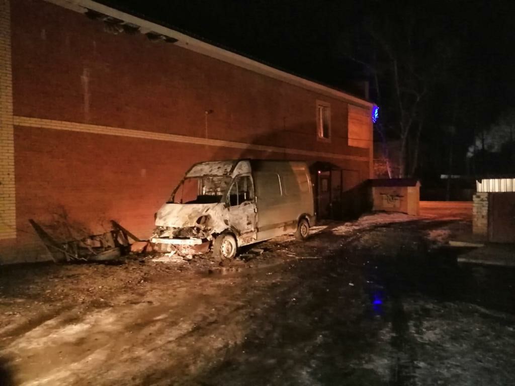 В Тверской области ночью сгорел фургон