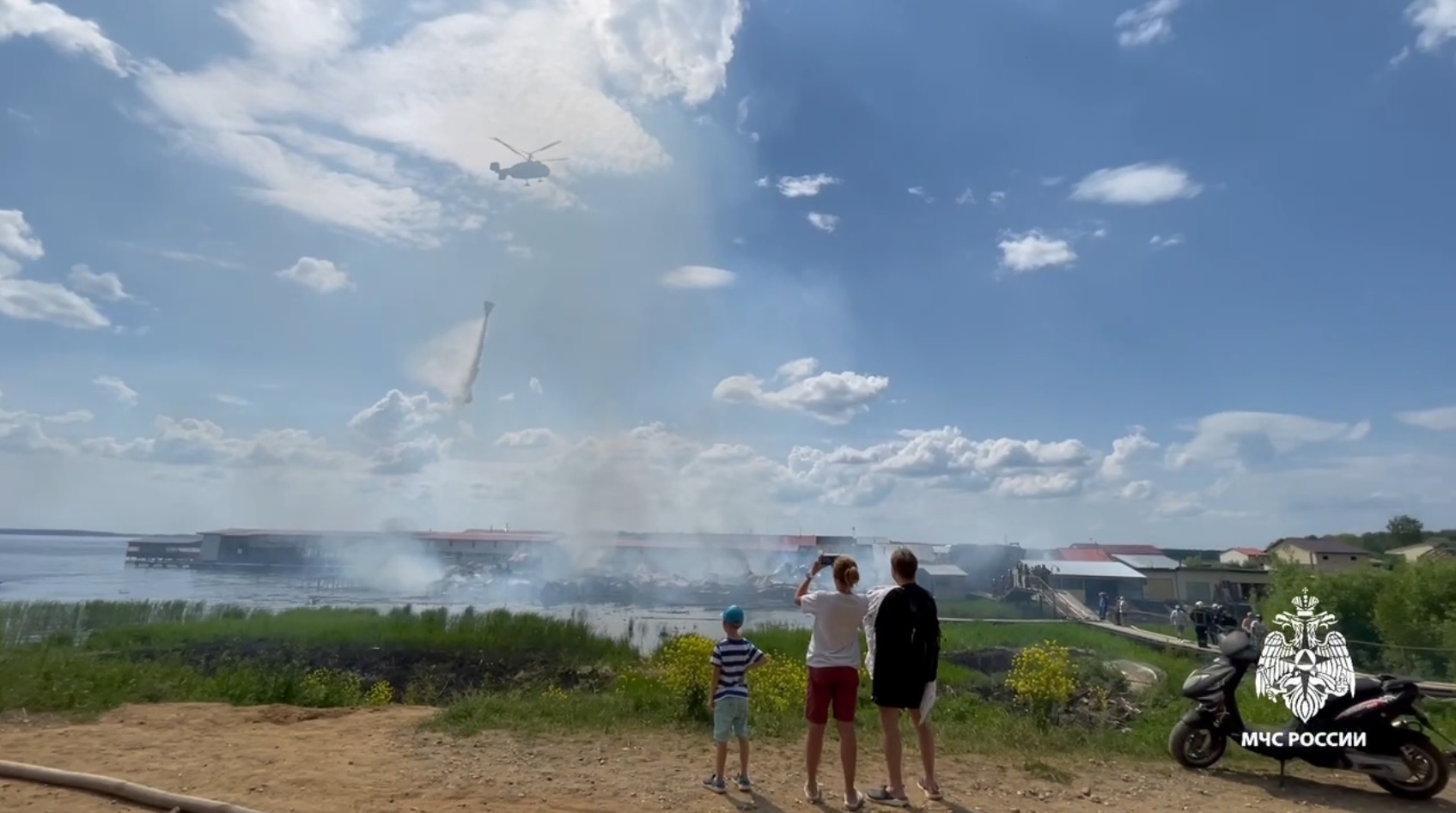 Крупный пожар на лодочной станции в Тверской области ликвидирован