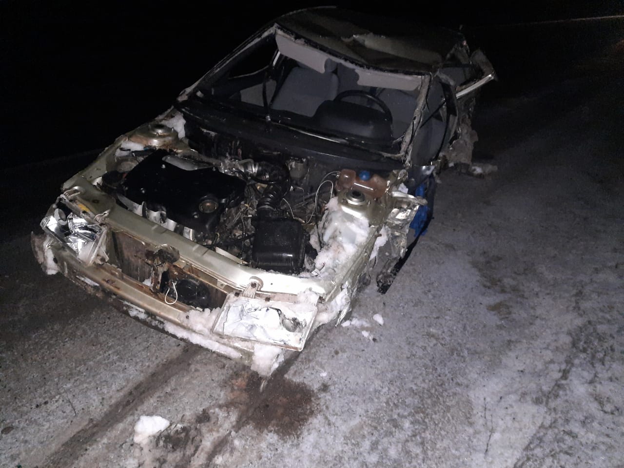Ночью в Тверской области в столкновении легковушки и фуры погиб молодой водитель