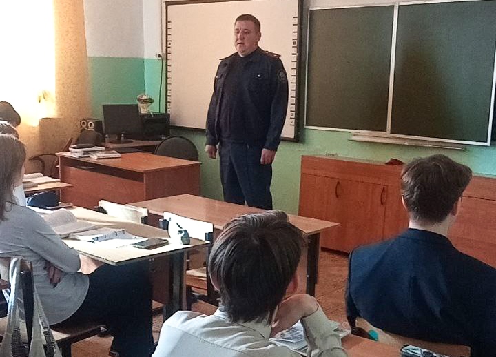 В Нелидово следователь провел профилактическую беседу с учащимися гимназии