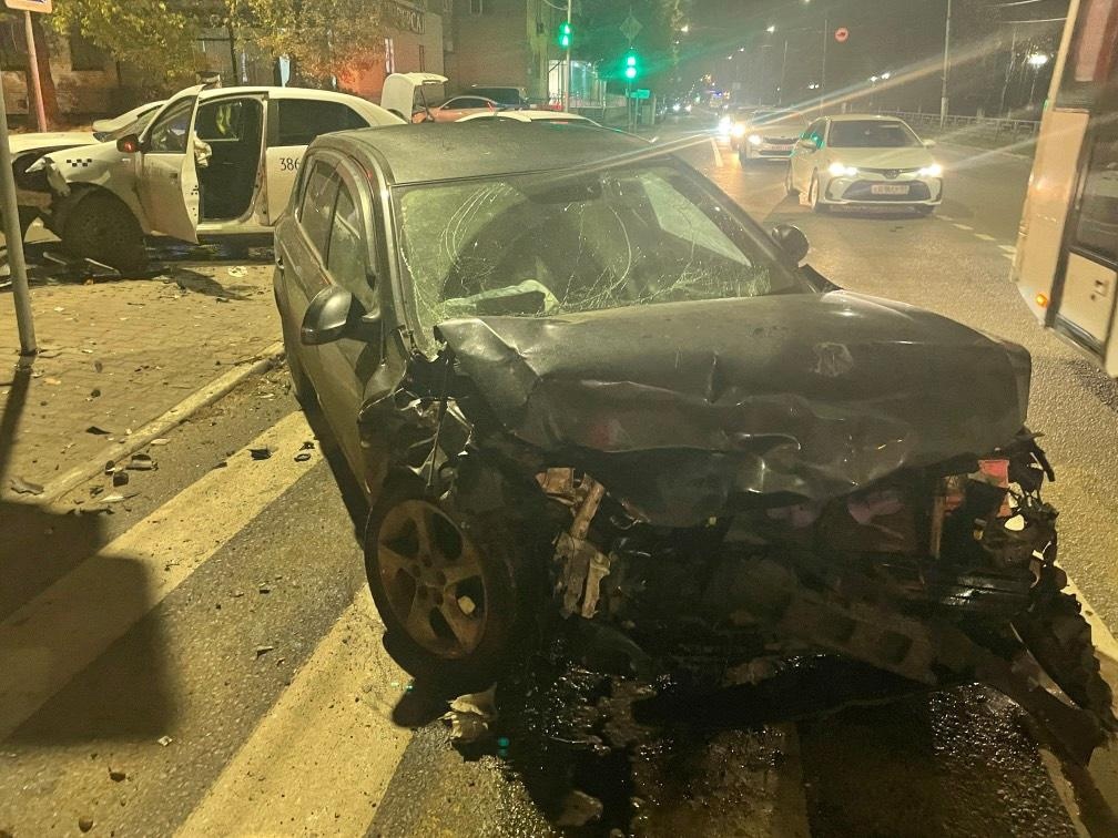В Твери водитель и пассажир такси пострадали по вине пьяного водителя Kia - новости Афанасий