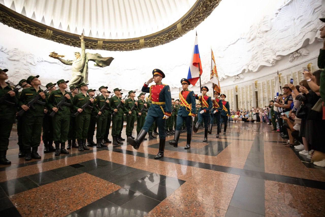 Новобранцы Преображенского полка из Тверской области приняли присягу в Зале Славы на Поклонной горе