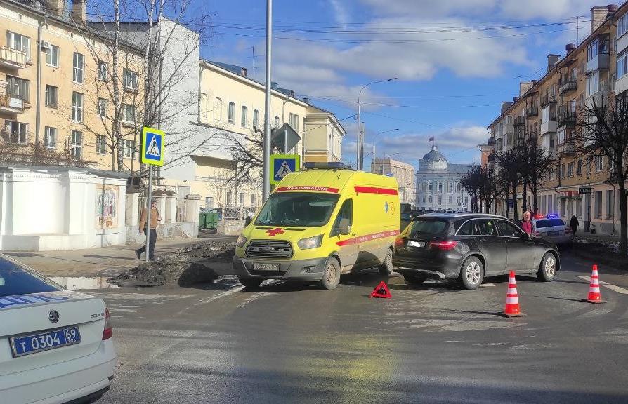 В центре Твери на пешеходном переходе сбили пожилую женщину - новости Афанасий