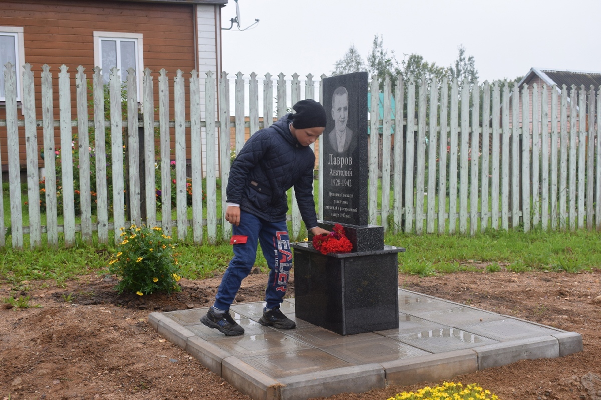 В Тверской области открыли памятник 14-летнему партизану 