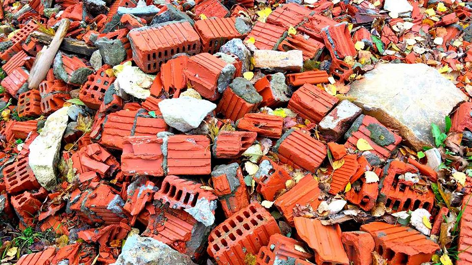 Обнаружена свалка строительного мусора и ТКО