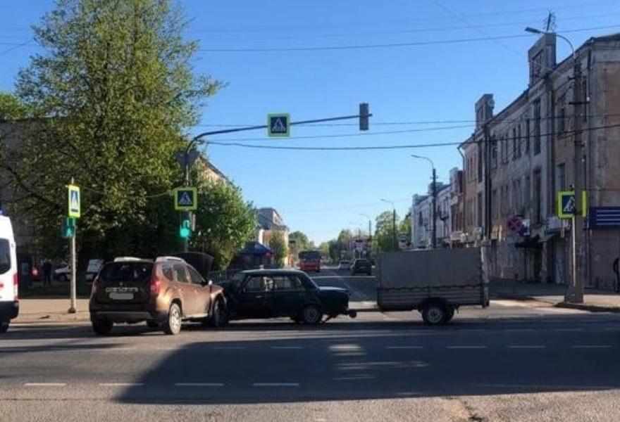 В ДТП в Тверской области пострадал пожилой пассажир легковушки