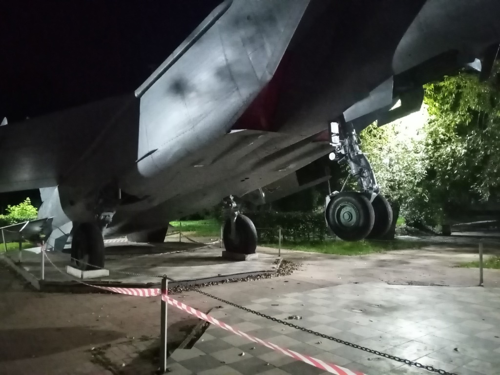 В Твери в парке Победы упал самолет-памятник | 07.09.2020 | Тверь -  БезФормата