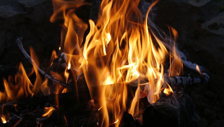 В Тверской области мужчина получил ожоги из-за горящего в доме мусора 
