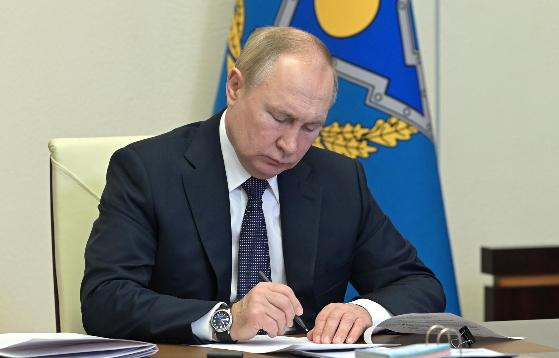 Путин поручил повысить пенсии еще раз  - новости Афанасий