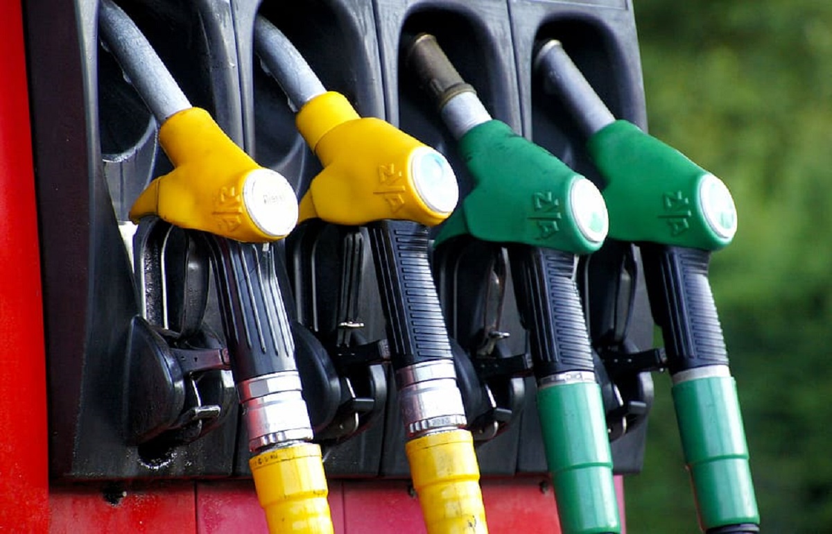 Цены на бензин в Тверской области в апреле подросли совсем незначительно