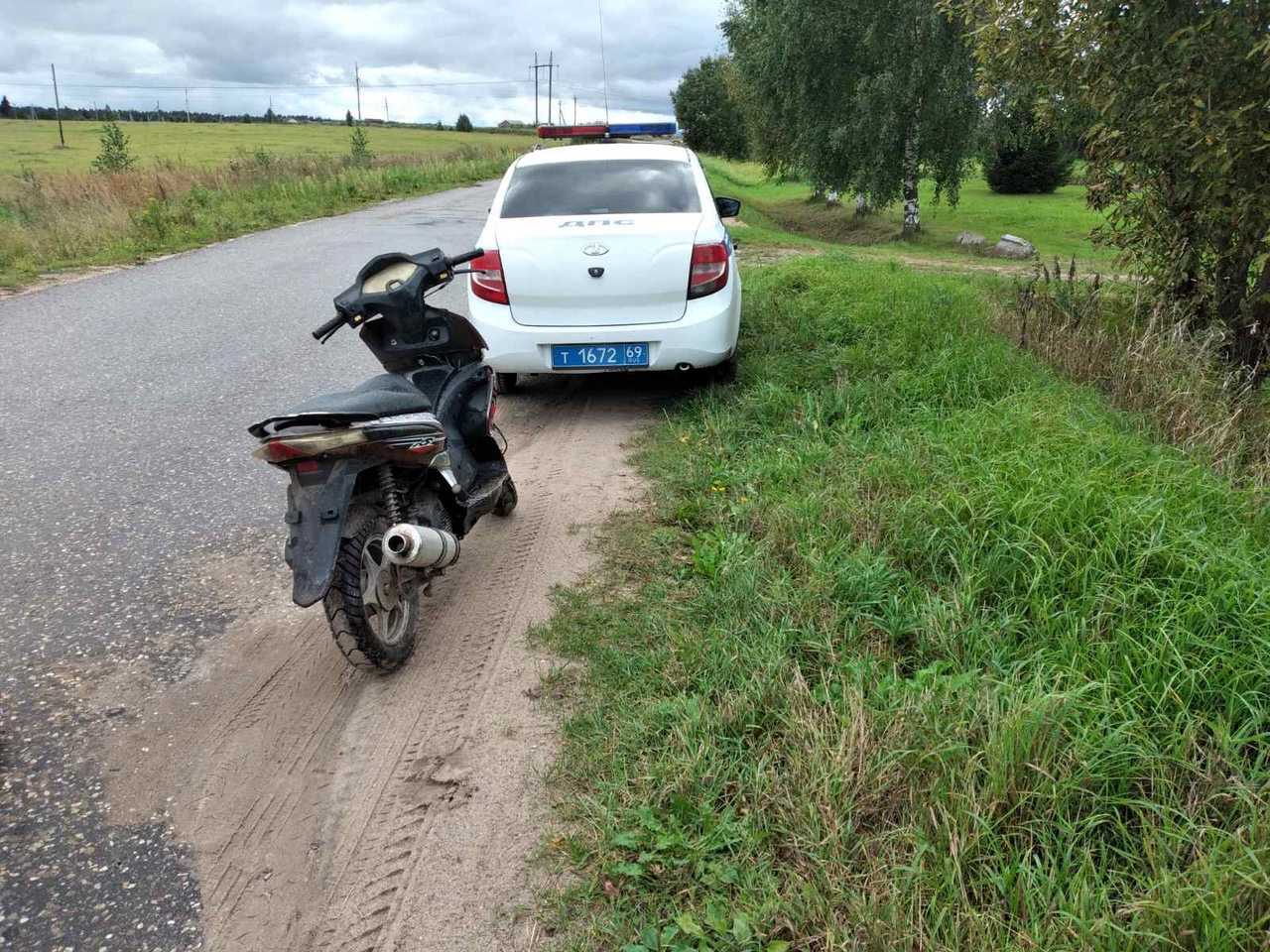 Под Тверью у пьяного водителя забрали на шрафстоянку мопед 2 сентября 2020