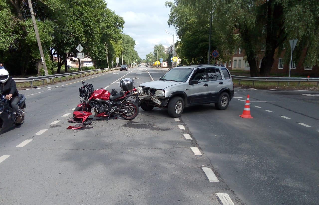 Мотоциклиста госпитализировали после ДТП в Тверской области 12 июня 2021