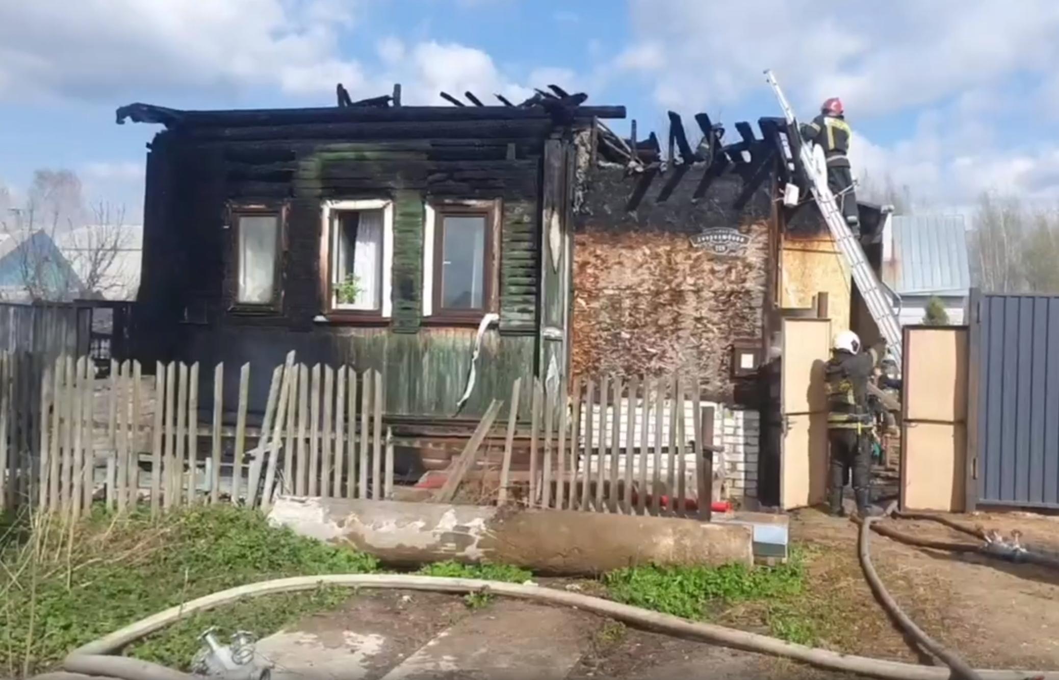 В Твери окажут помощь многодетной семье, чей дом сгорел 