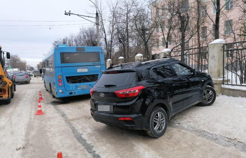 ДТП в Твери на автобусной остановке: причиной аварии стало нарушение скоростного режима и дистанции