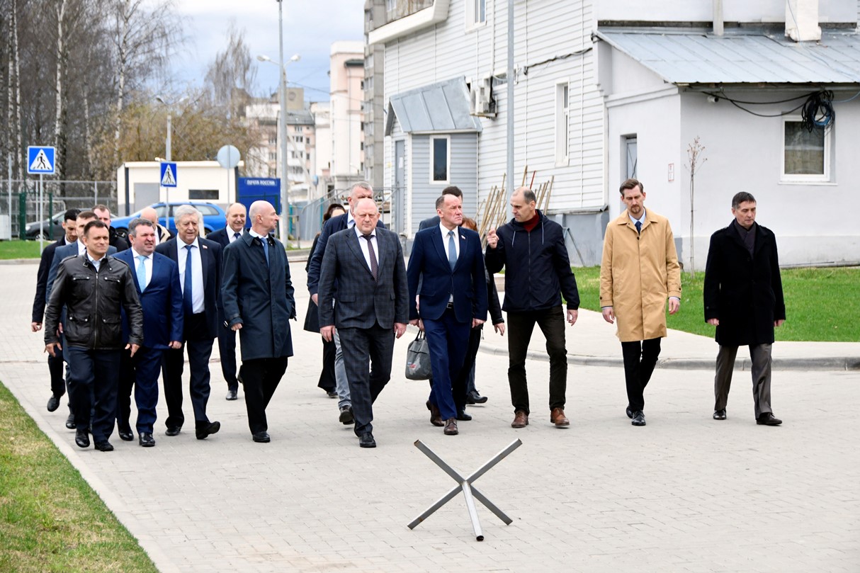 Депутаты областного парламента побывали с рабочим визитом в многофункциональном спортивном центре на Тверце