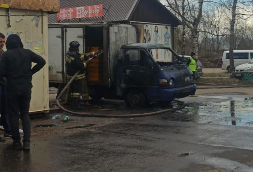 В Тверской области сгорел грузовик с хлебом